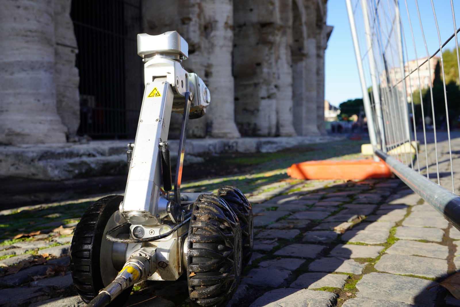 Carrello motorizzato per videoispezione su pavimentazione in basoli