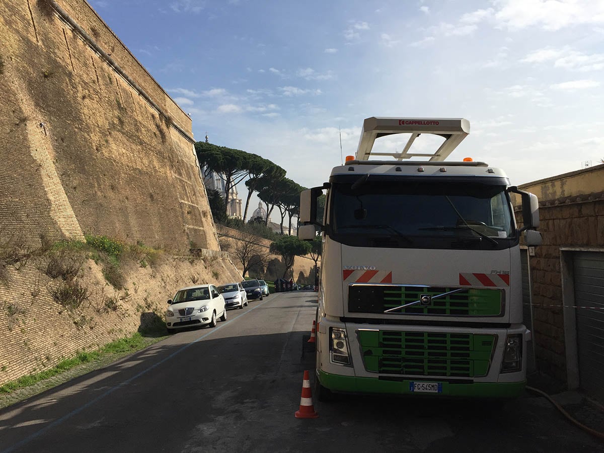 Intervento di spurgo lungo le mura dei Musei Vaticani